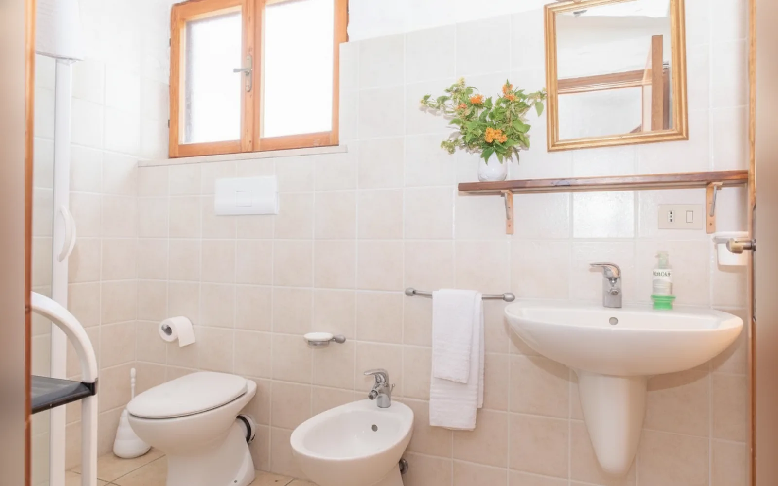 Camera con bagno privato — Casa Pasqualina, San Giovanni (Sardegna) (foto 23)